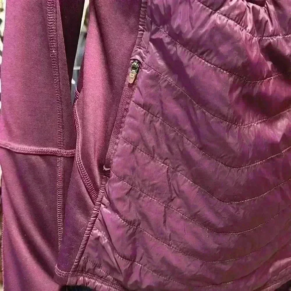 Women’s Champion Duo Dry Venture Warm Maroon quilted pullover size M - Picture 9 of 12